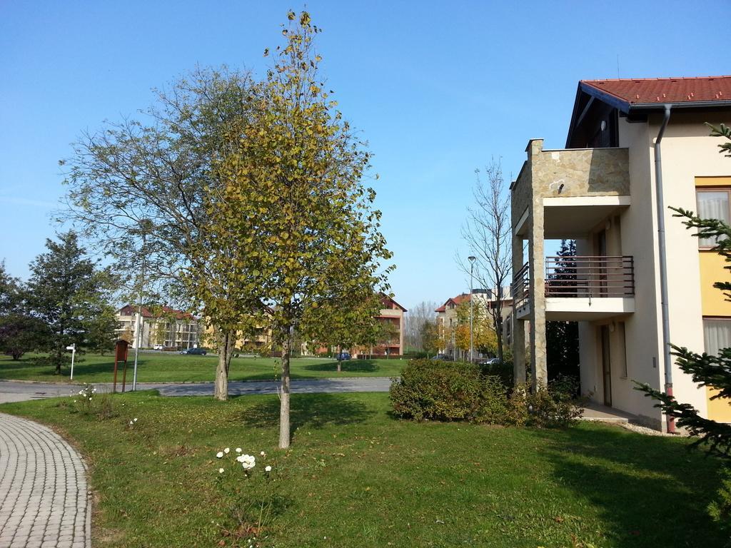 Birdland Villapark Golf View Bük Eksteriør billede