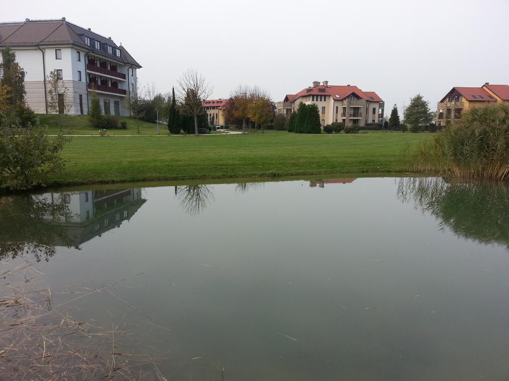Birdland Villapark Golf View Bük Eksteriør billede