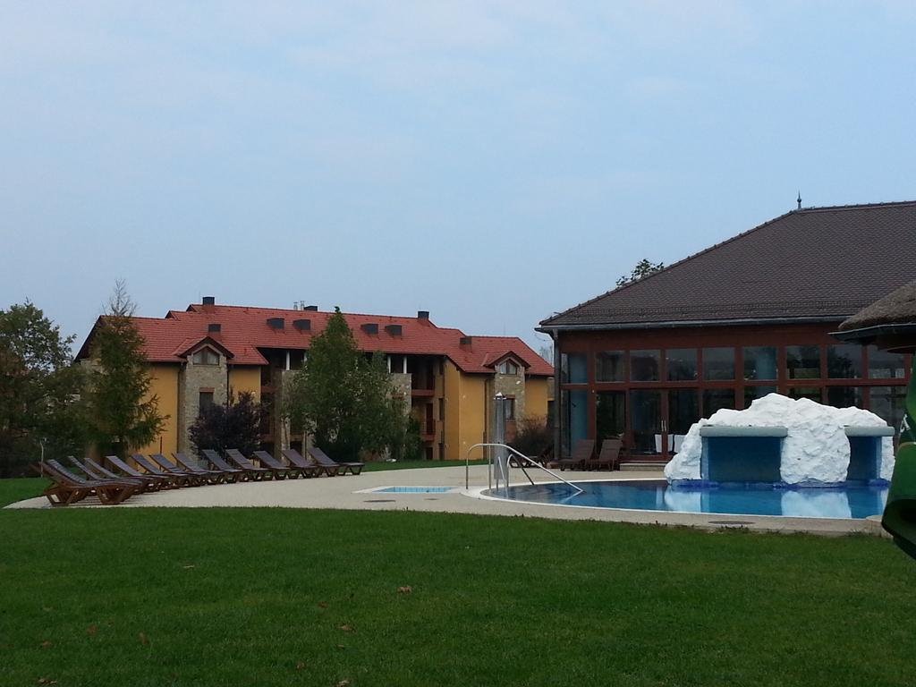Birdland Villapark Golf View Bük Eksteriør billede