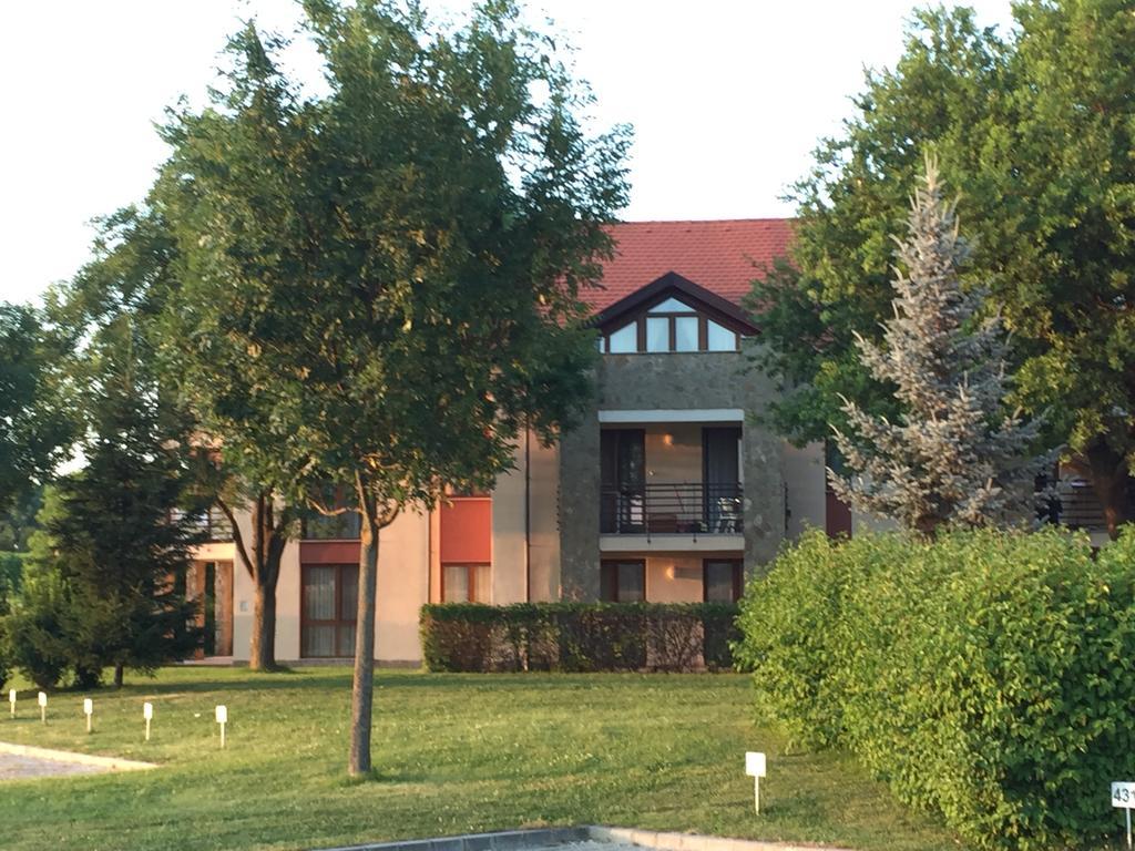 Birdland Villapark Golf View Bük Eksteriør billede